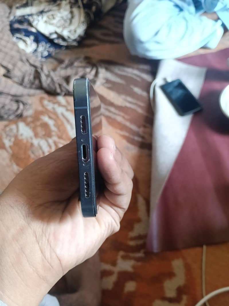 Apple iPhone 13 Pro Max 4