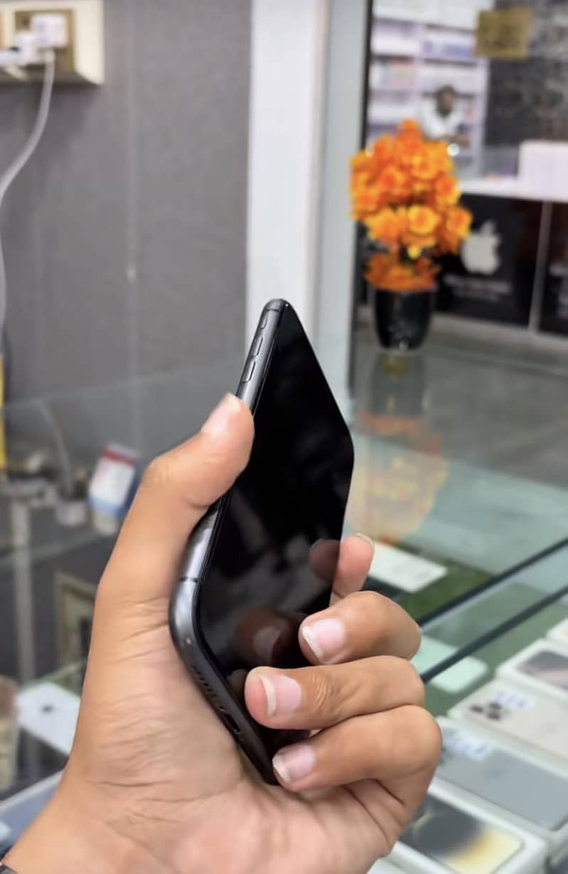 Apple iPhone 11 0