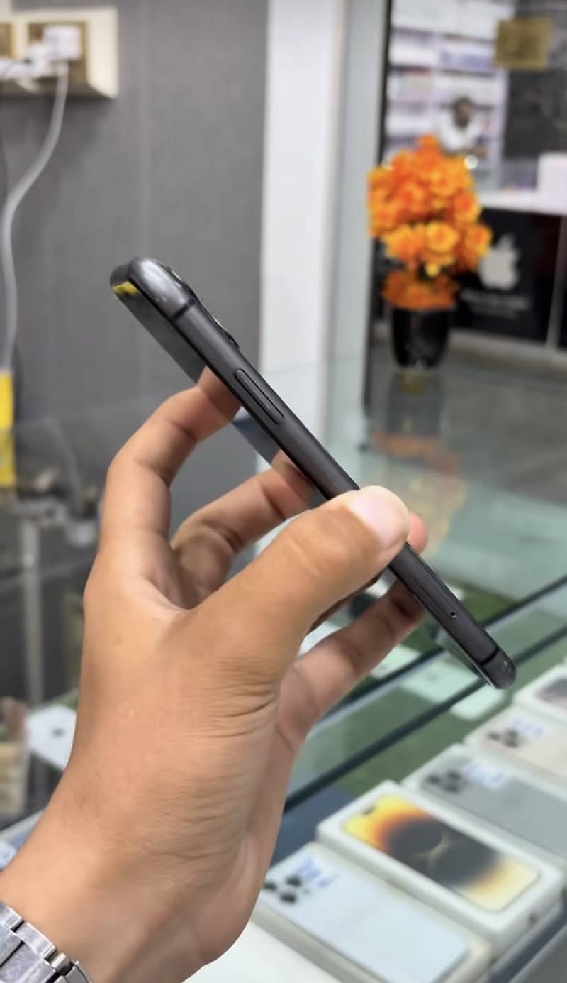 Apple iPhone 11 3