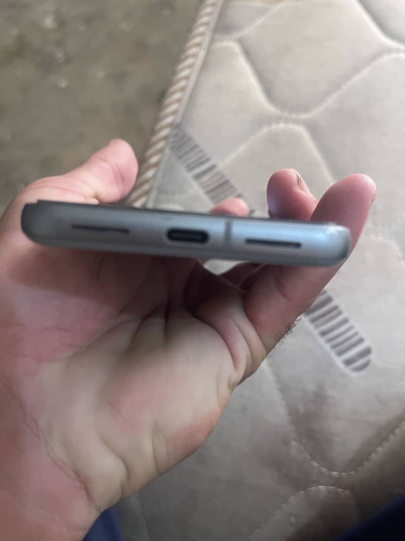 Google Pixel 8 4