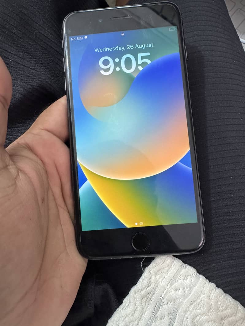 Apple iPhone 8 Plus 1
