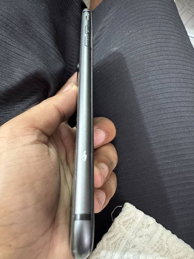 Apple iPhone 8 Plus 4