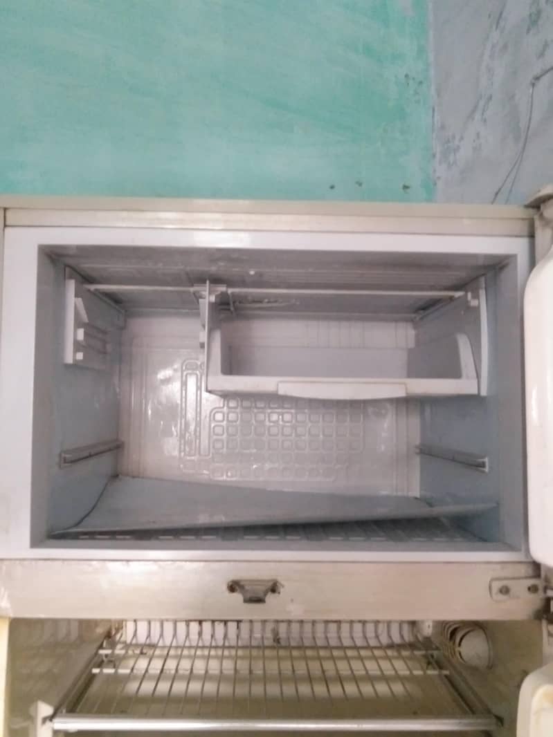 FRIDGE 1