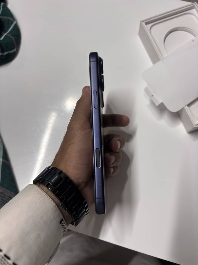 Apple iPhone 17 Pro Max 2