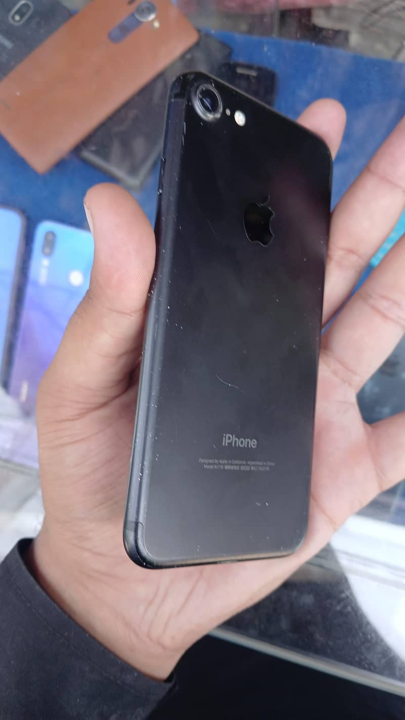 Apple iPhone 7 1