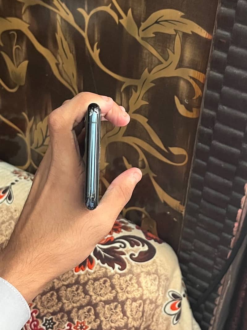 Apple iPhone 11 Pro 1