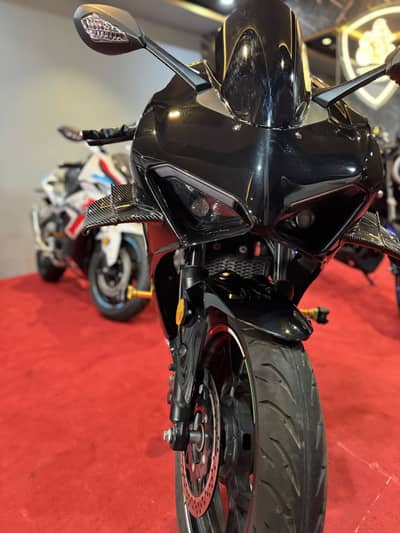 Ducati v4s Black