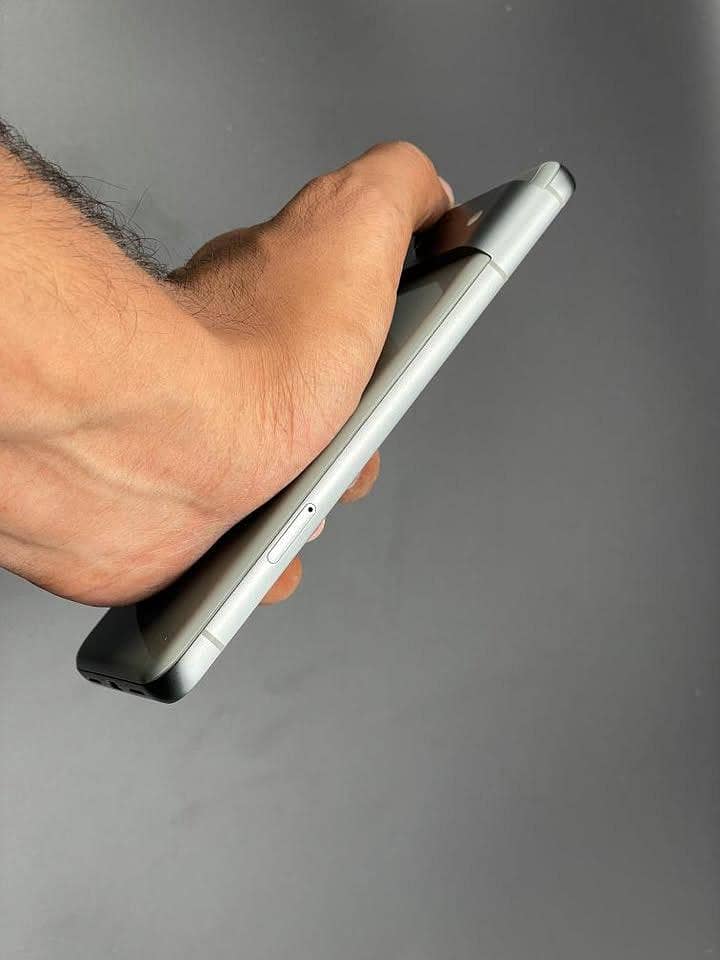 Google Pixel 8 4