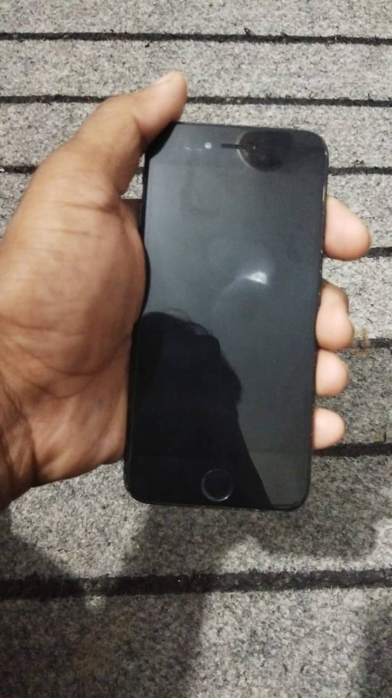 Apple iPhone 7 0