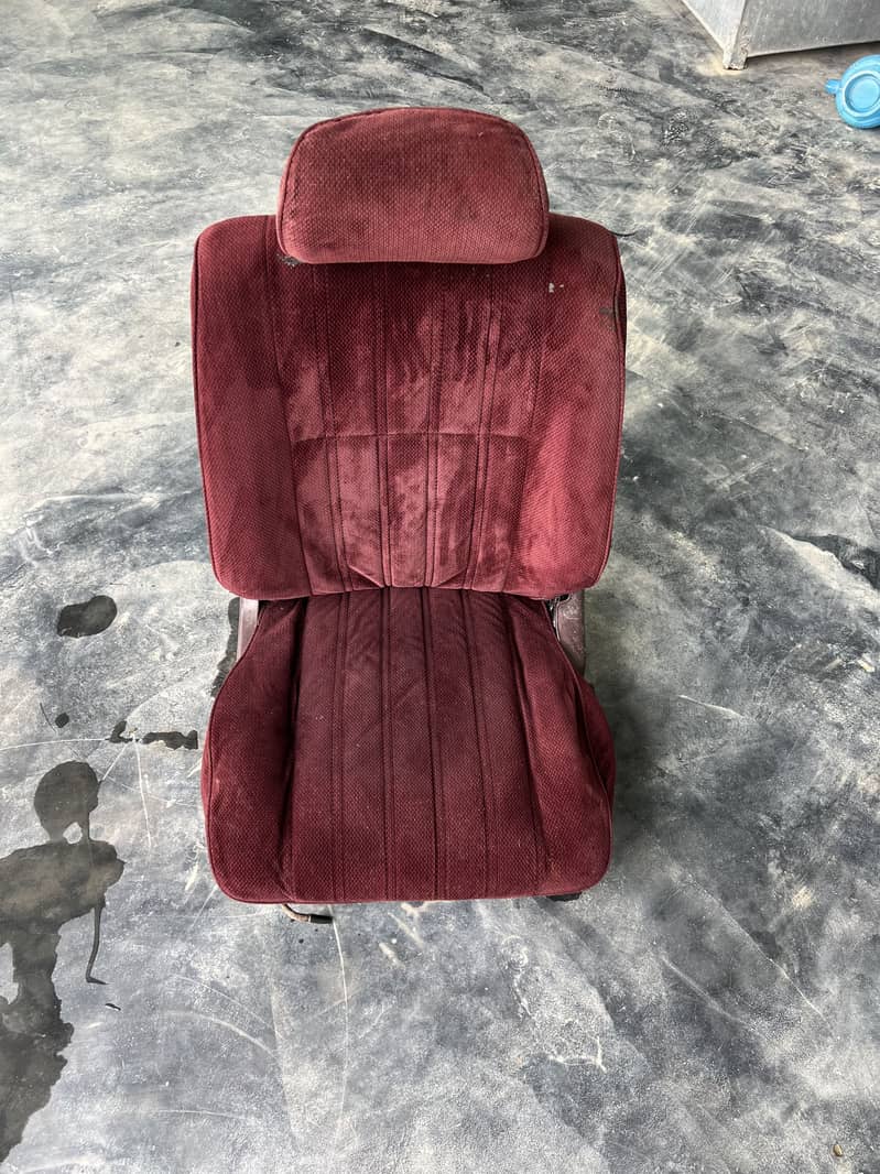 Seats 1