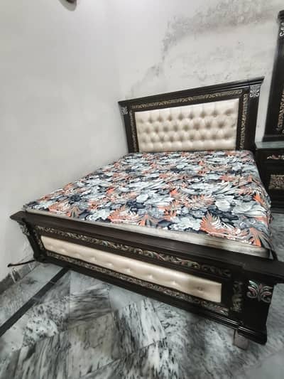bed and side table bed ki or dressing table or bartan  wali almari