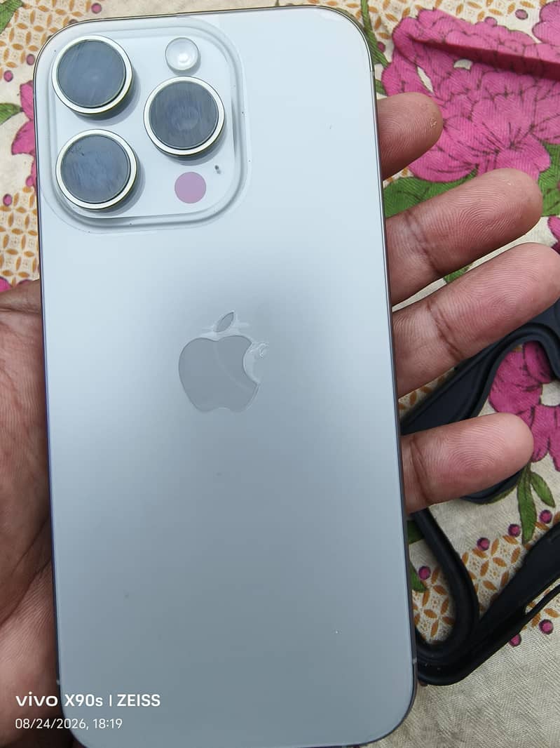 Apple iPhone 16 Pro 2
