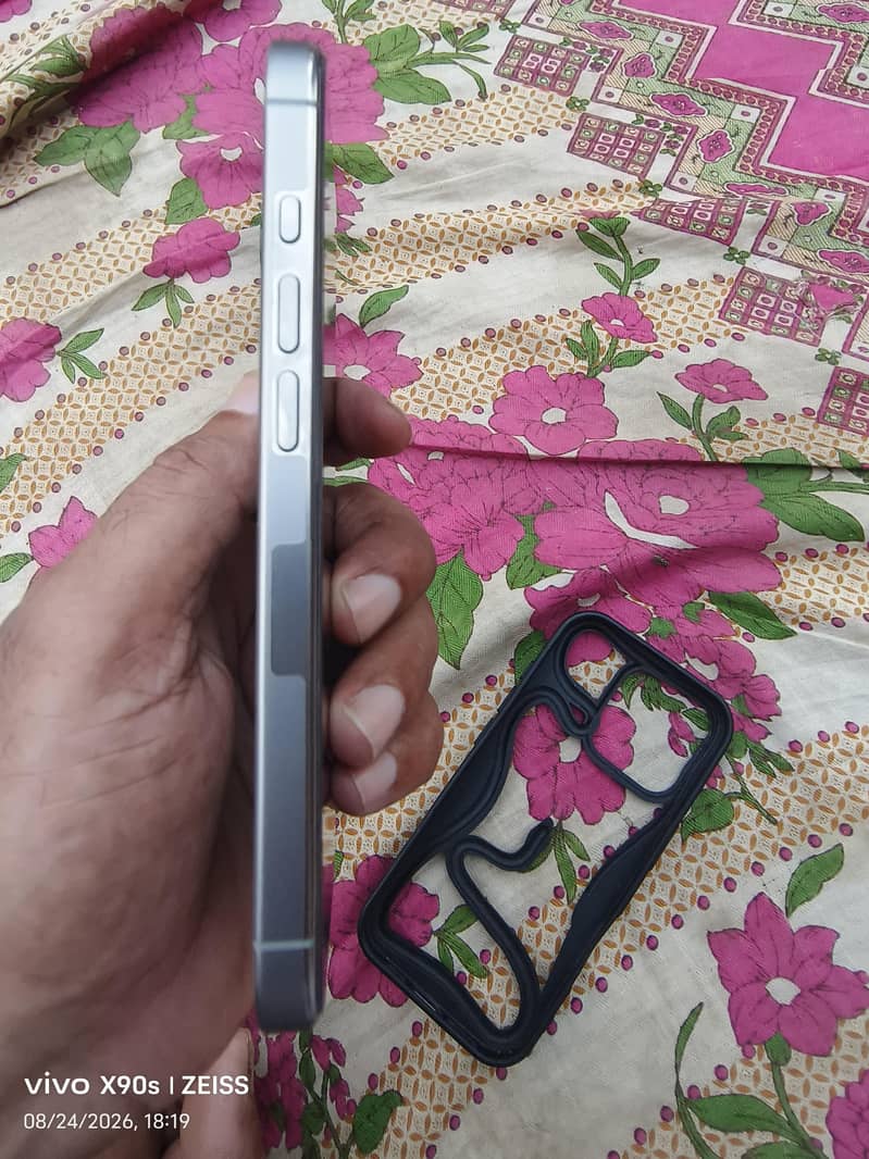 Apple iPhone 16 Pro 5