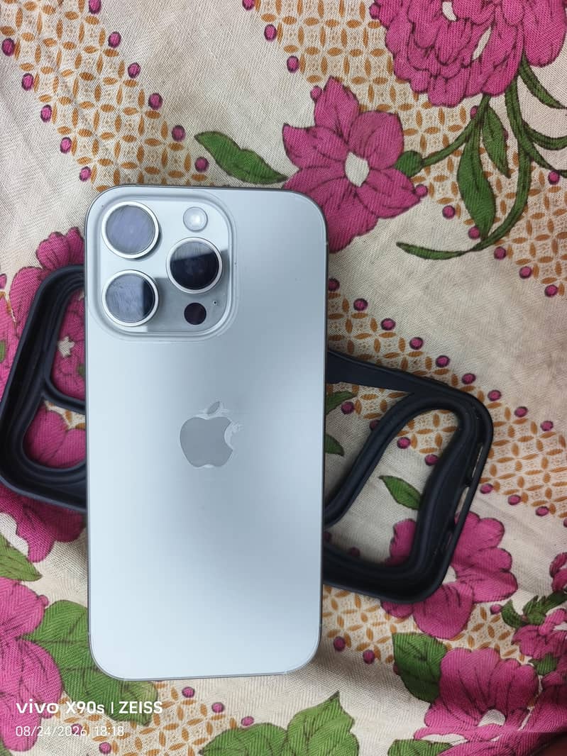 Apple iPhone 16 Pro 8