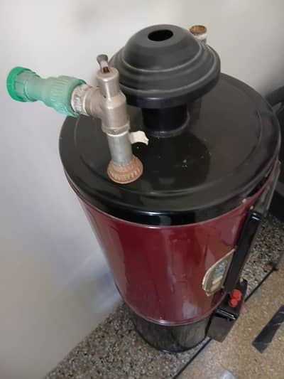 Super Asia Gyser in brand new condition 25 gallon