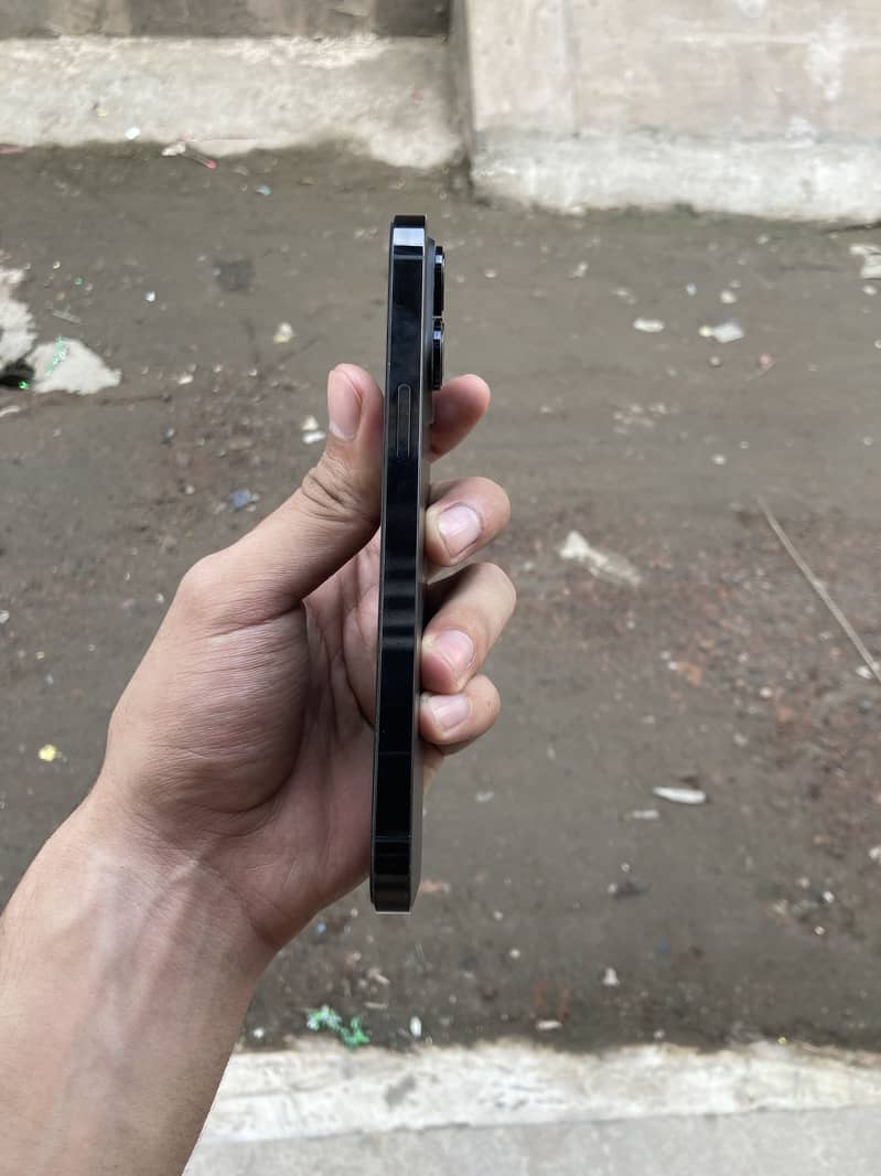 Apple iPhone 14 Pro Max 1