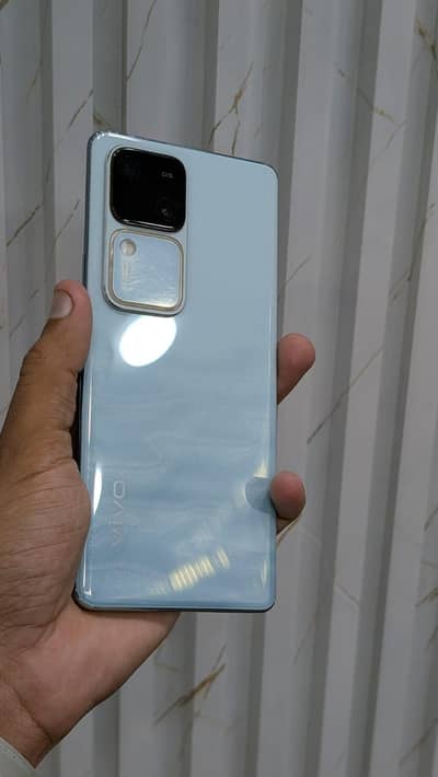 Vivo V30. . . 12\256. . . full box