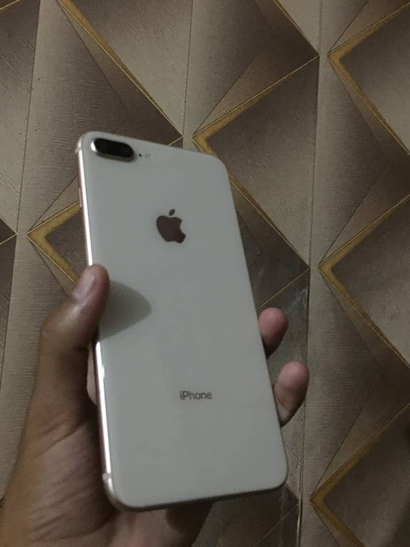 Apple iPhone 8 Plus 1