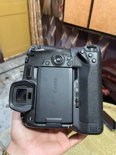 canon eos R with 35 mm