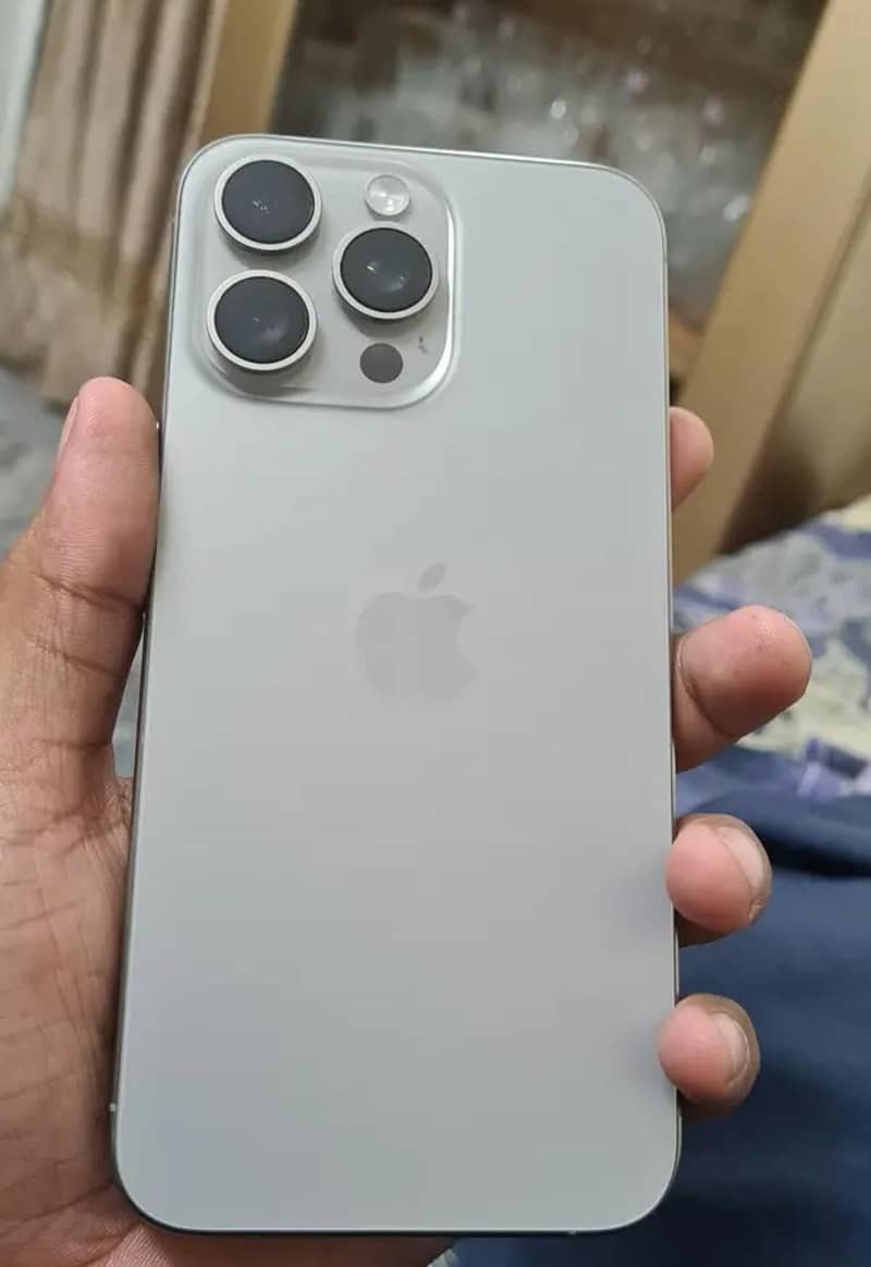 Apple iPhone 15 Pro Max 1