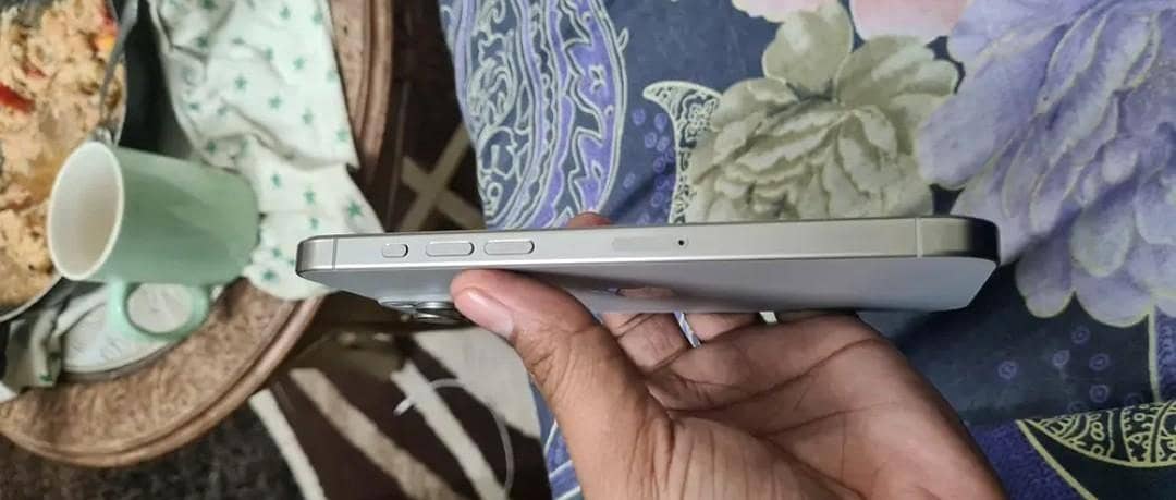 Apple iPhone 15 Pro Max 2