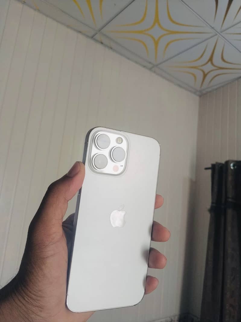 Apple iPhone 13 pro max 4