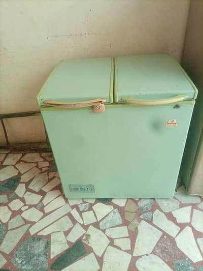 National brand freezer in 10/10 condition.