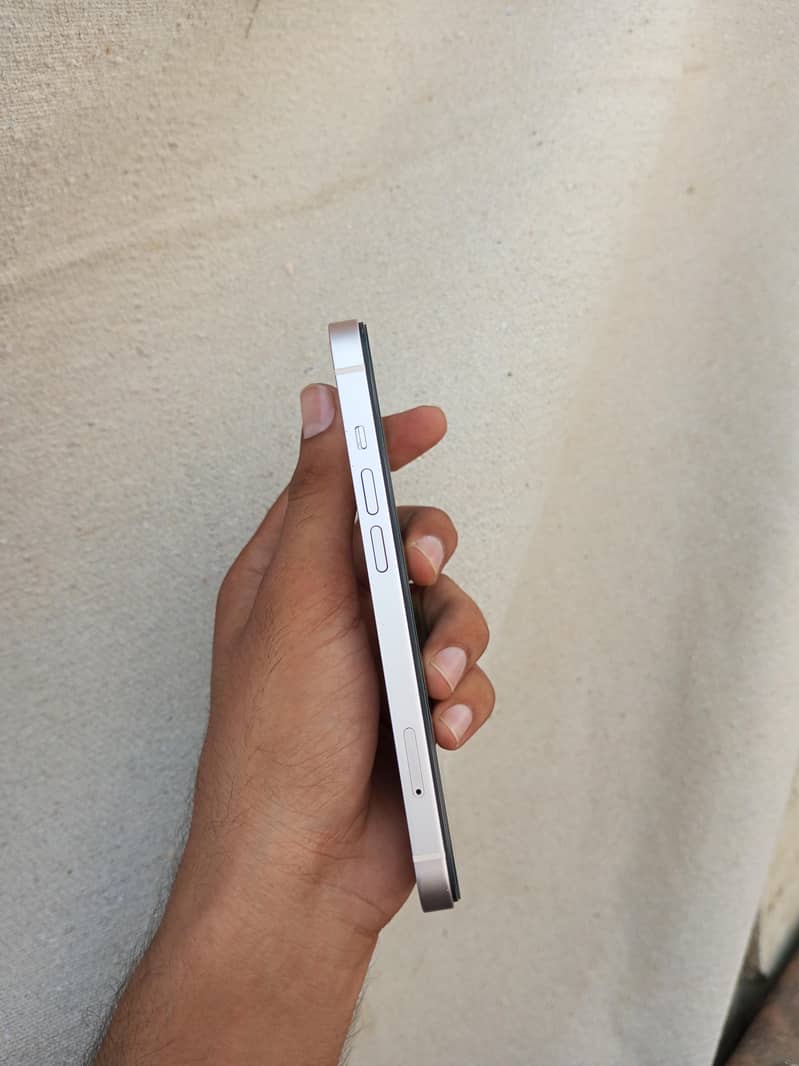 Apple iPhone 13 3