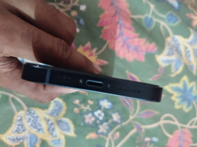Apple iPhone 13 3