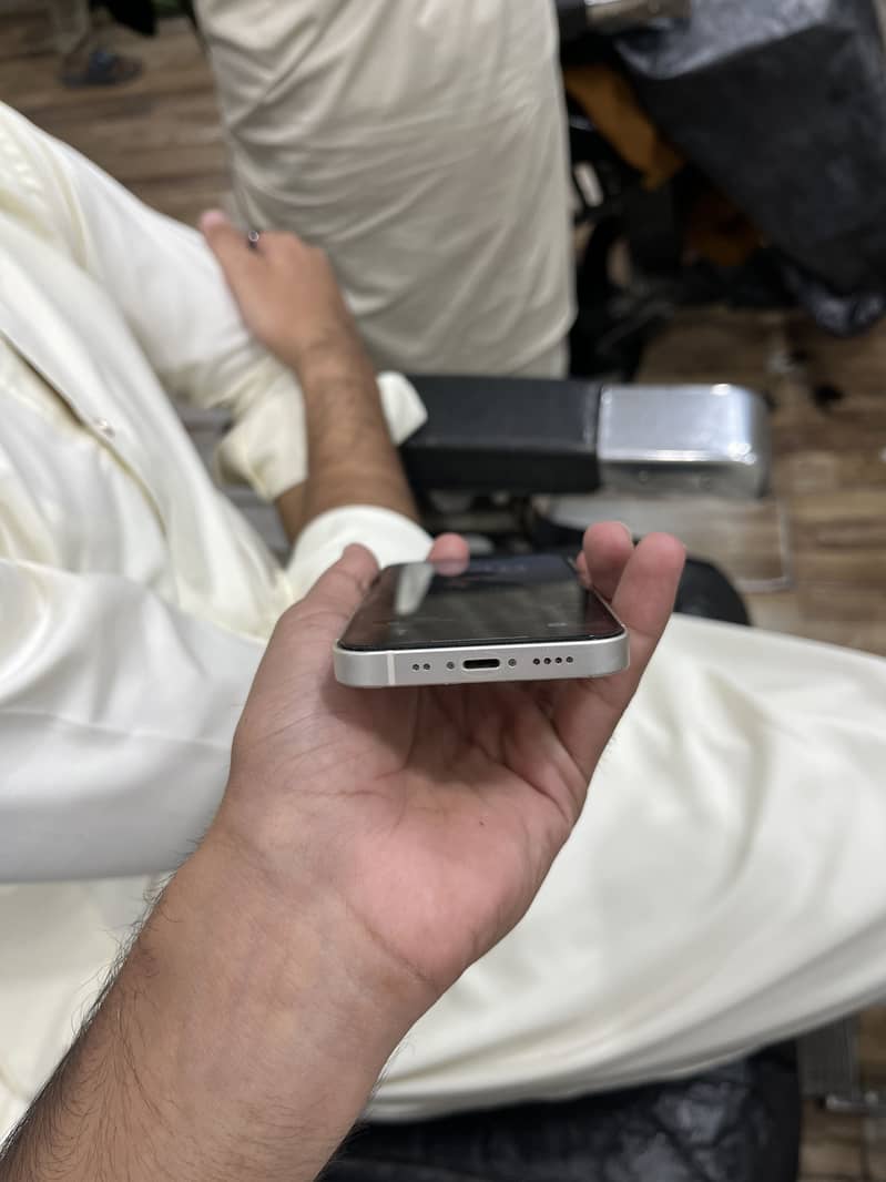 Apple iPhone 13 mini 1