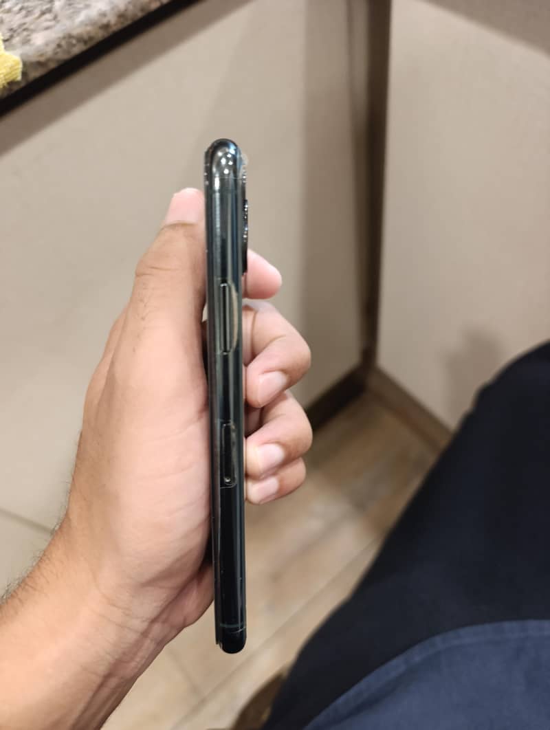 Apple iPhone 11 Pro 2