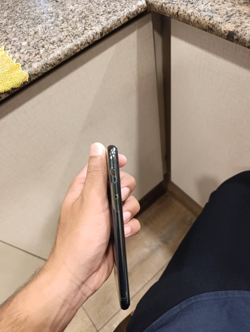 Apple iPhone 11 Pro 3