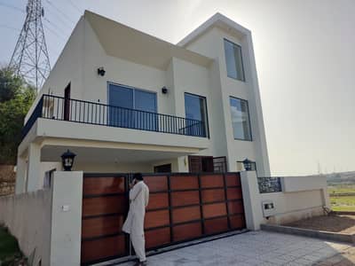 Bahria town phase 8 10 marla designer house available on investor rate