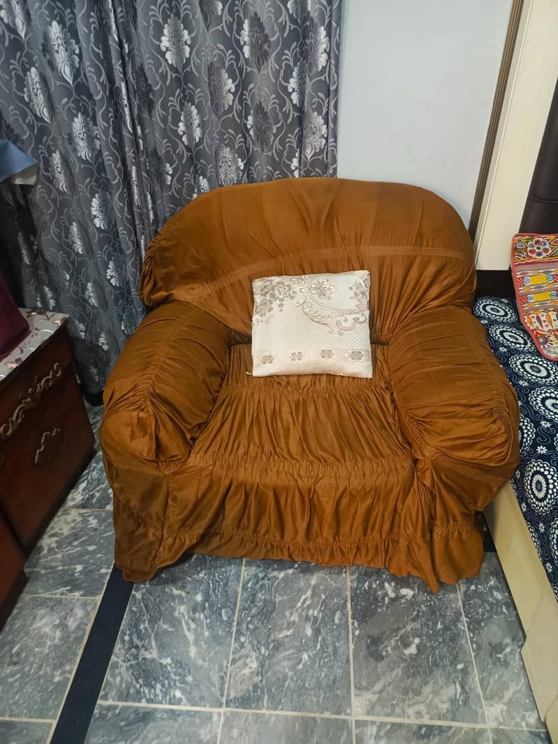صوفہ مکمل سیٹ بمعہ کور اور کشن برائے فروخت 1