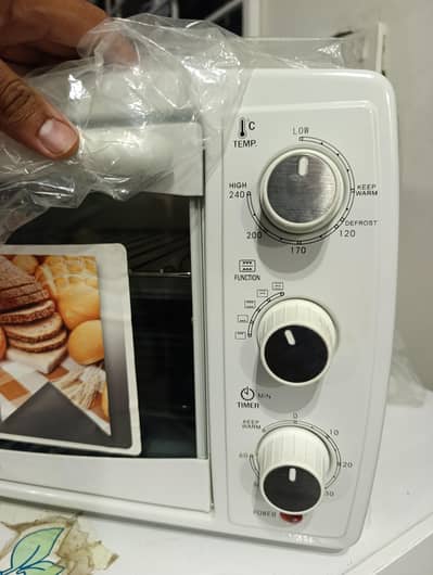 baking oven brand new  10/10 with complet warnty
