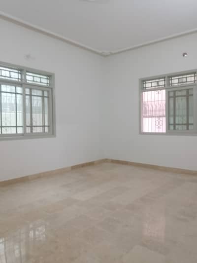 3 bed dd well maintained flat for rent
