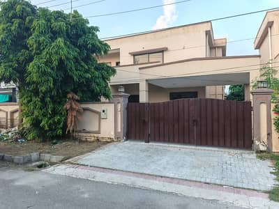 20 MARLA HOUSE IN GULBERG -3, DOUBLE STORY,