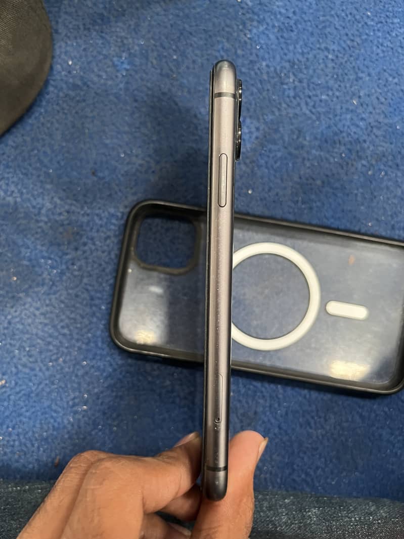 Apple iPhone 11 3