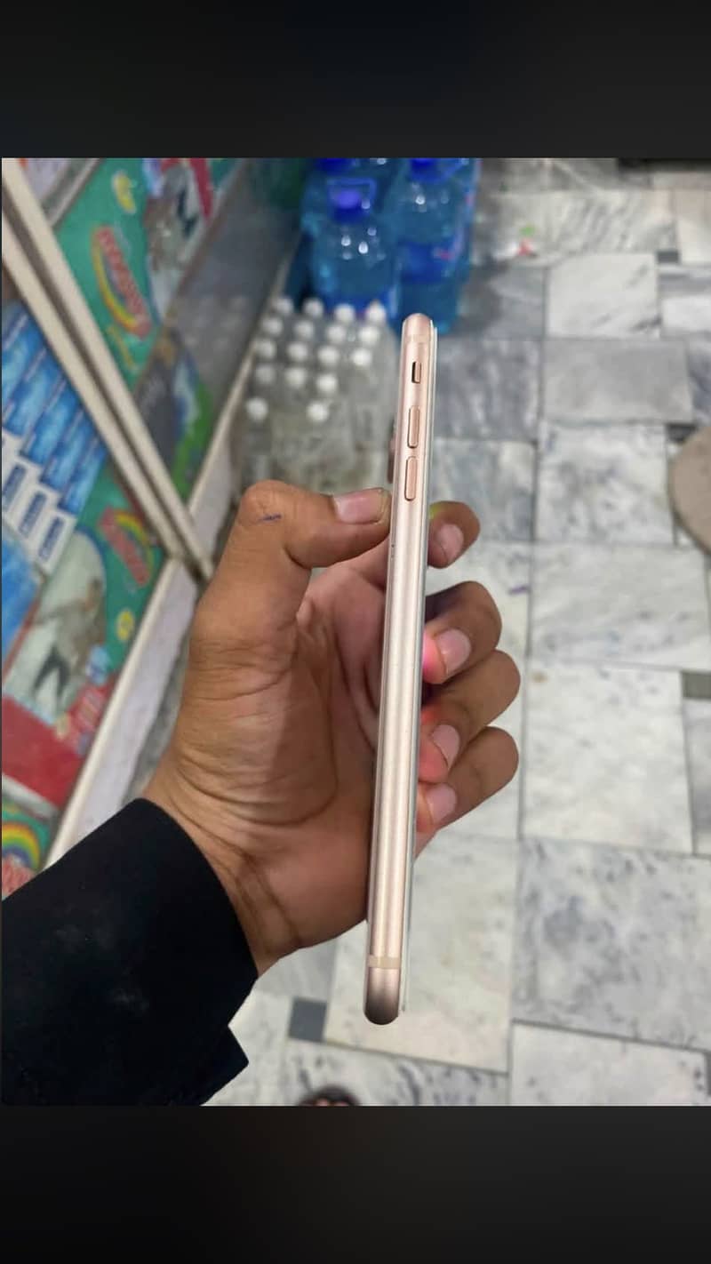 Apple iPhone 8 Plus 3