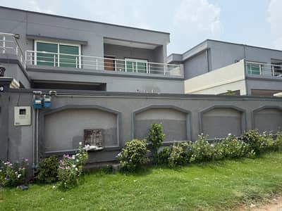 Facing Park 20 Marla Beautiful House For Rent