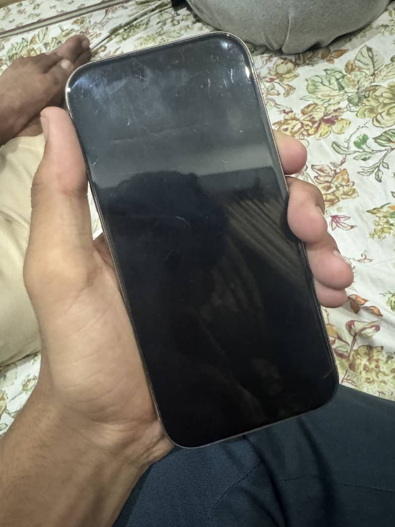 Apple iPhone 16 Pro 4