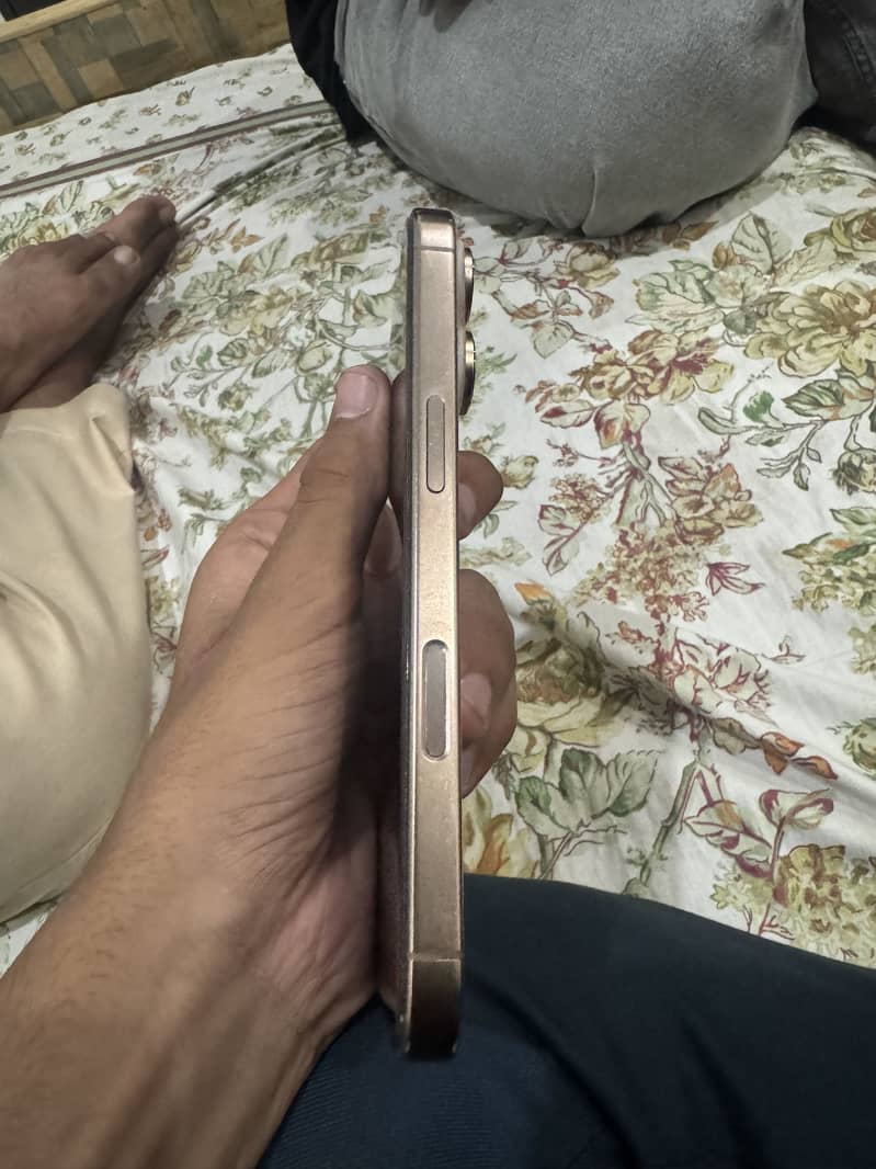 Apple iPhone 16 Pro 5
