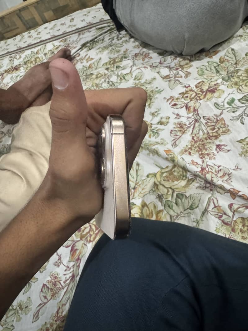 Apple iPhone 16 Pro 6
