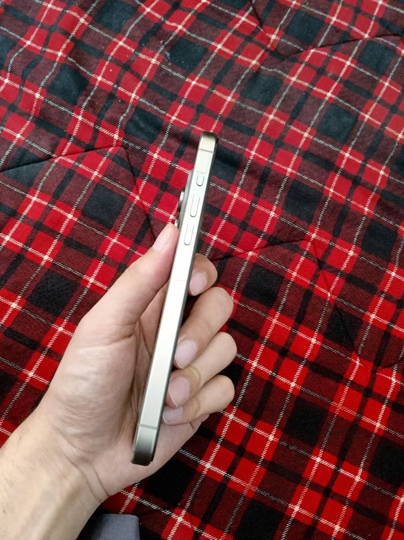 Apple iPhone 15 Pro Max 3