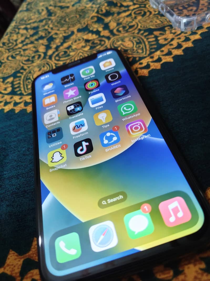 Apple iPhone X 3