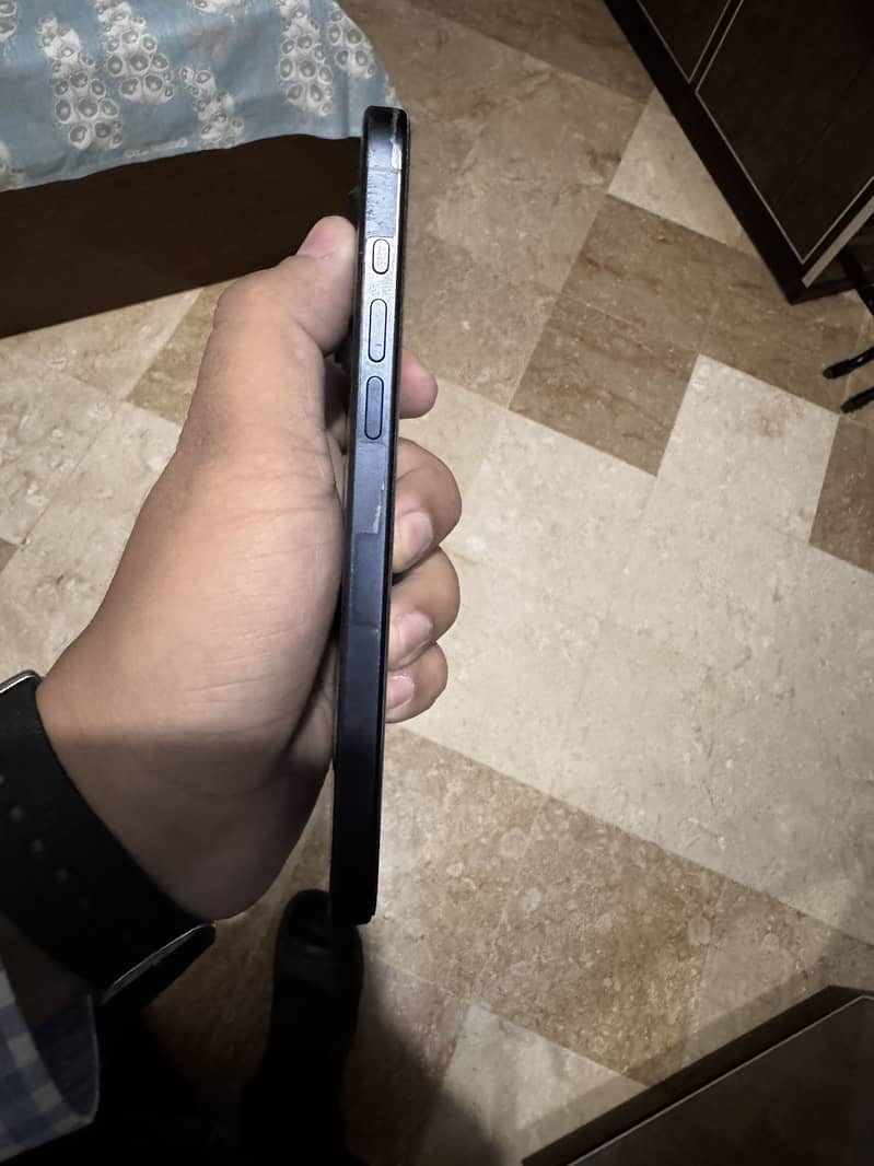 Apple iPhone 15 Pro Max 4