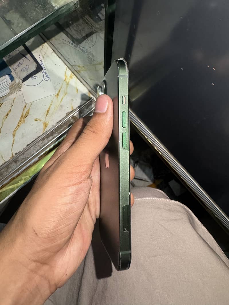 Apple iPhone 13 0