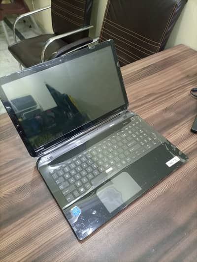 Toshiba L50-B Core i7 4th Gen 8GB Ram 750GB HDD 7200 Rpm