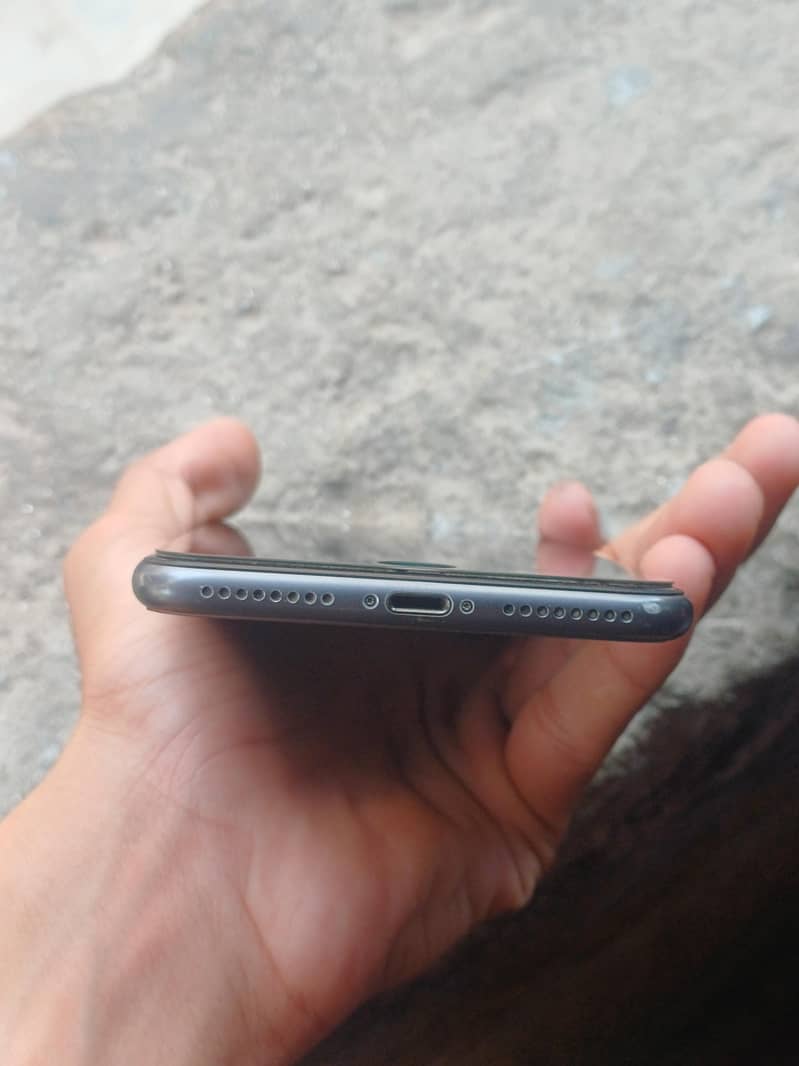 Apple iPhone 8 Plus 5