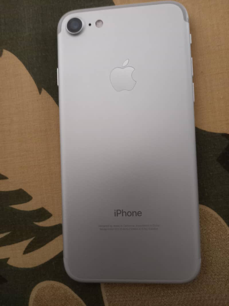 Apple iPhone 7 0